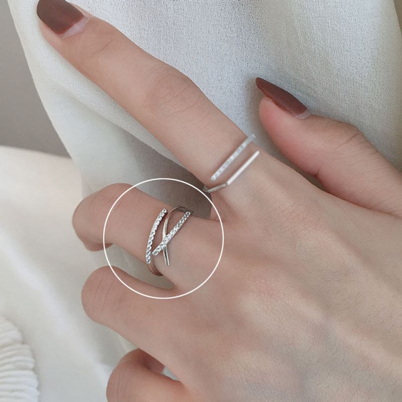 Anel geométrico aberto com diamante brilhante para mulheres, design simples, moderno e elegante, estilo minimalista, exclusivo e de nicho_voghion.com