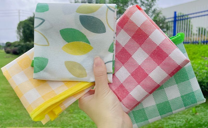 Tappetino da campeggio impermeabile e ispessito, portatile, resistente all'umidità, per picnic e gite primaverili all'aperto_voghion.com