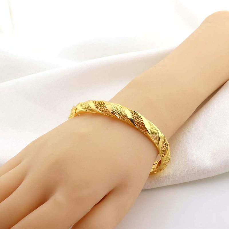 Kreatives neues Nischendesign, Kupfer, vergoldet, hohl, offene Schnalle, Armband für Damen, hochwertiger, vielseitiger Schmuck_voghion.com