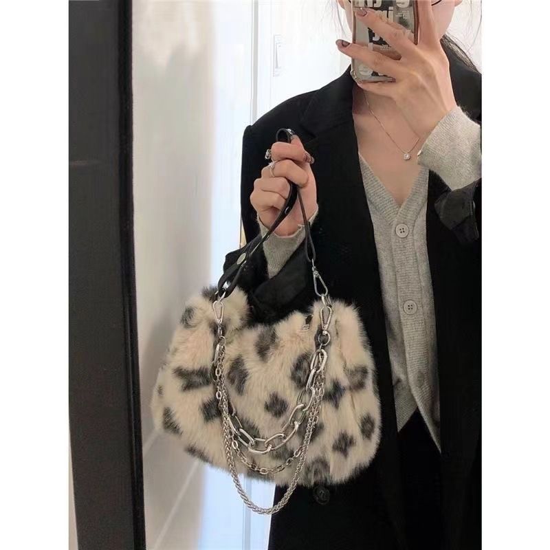 Sac à bandoulière simple en peluche douce pour femme, imprimé léopard, nouvelle collection automne-hiver, à la mode et polyvalent_voghion.com