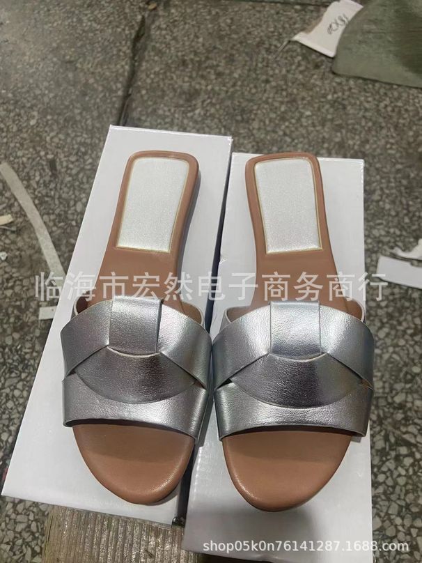 2024 zomer nieuwe vierkante platte bodem minimalistische damessandalen en pantoffels met vierkante kop voor extern dragen_voghion.com