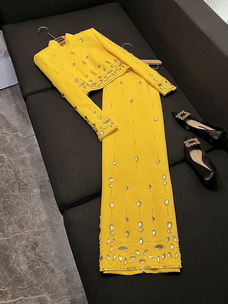 Ropa de mujer Celebridades Moda Traje de dos piezas Top corto Falda larga con diamantes y cuentas pesadas_voghion.com