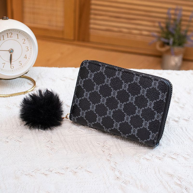 2023 nuova borsa per carte di moda pochette multi-carta piccola portamonete con palla di pelo borsa per carte d'identità un pezzo_voghion.com
