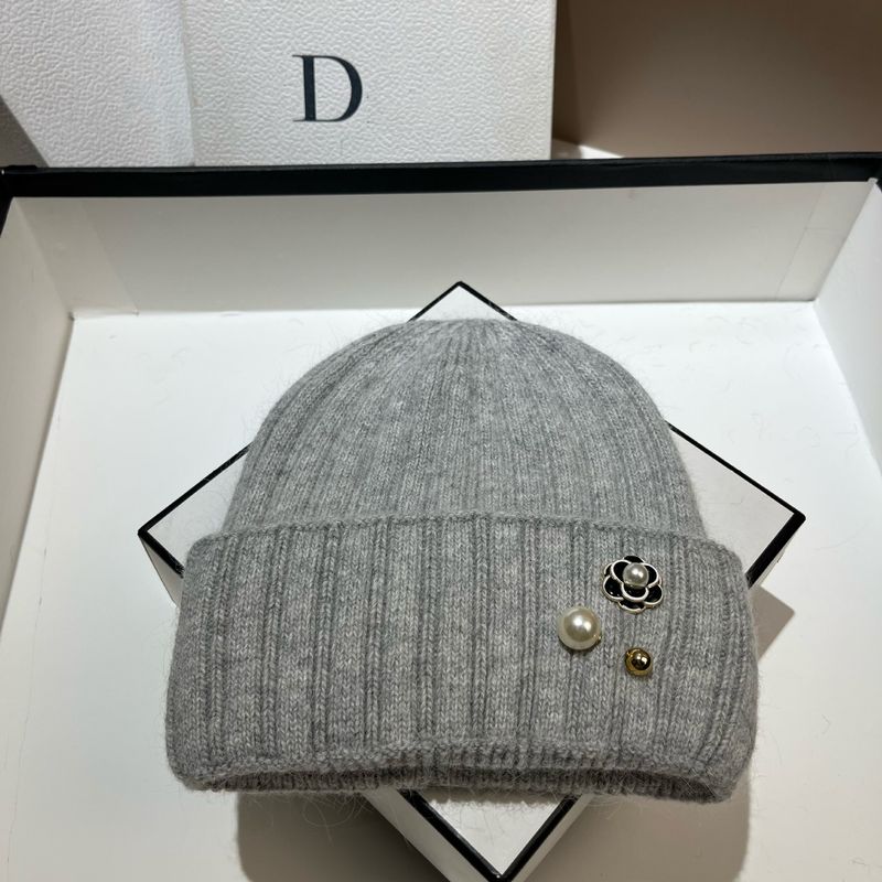 Xiaoxiangfeng camellia plush knitted hat, warm in winter, sweet rabbit fur pullover, ear protection hat, outdoor windproof and cold hat_voghion.com