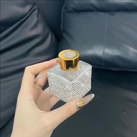 Elegant Square Glass Aroma Diffuser Bottle With Crystal-Embellished Lid – Refillable Essential Oil Container For Home, Office & Car_voghion.com