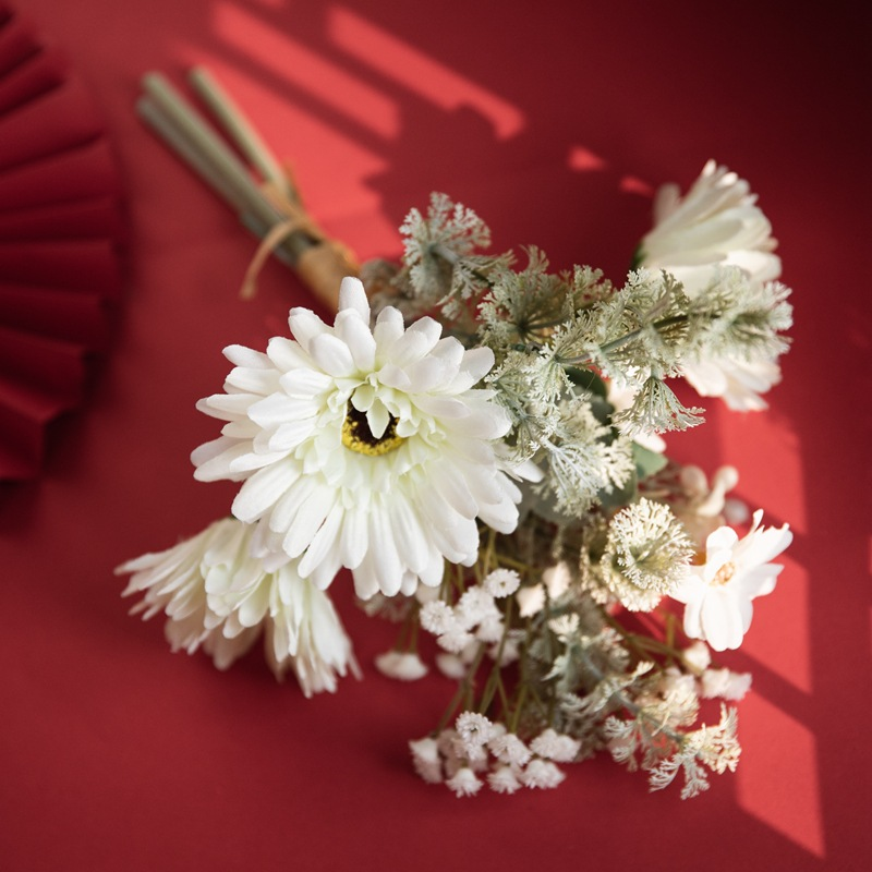 Simulazione di uccelli bianchi Fiori e piante verdi Fiori artificiali Decorazione di nozze Artigianato Stile INS_voghion.com