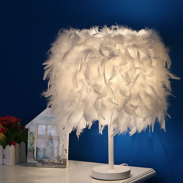 Lampe de chevet LED en forme de plume, style européen, simple et créatif, idéale pour une chambre à coucher, une salle de mariage, une princesse ou un cadeau d'anniversaire_voghion.com