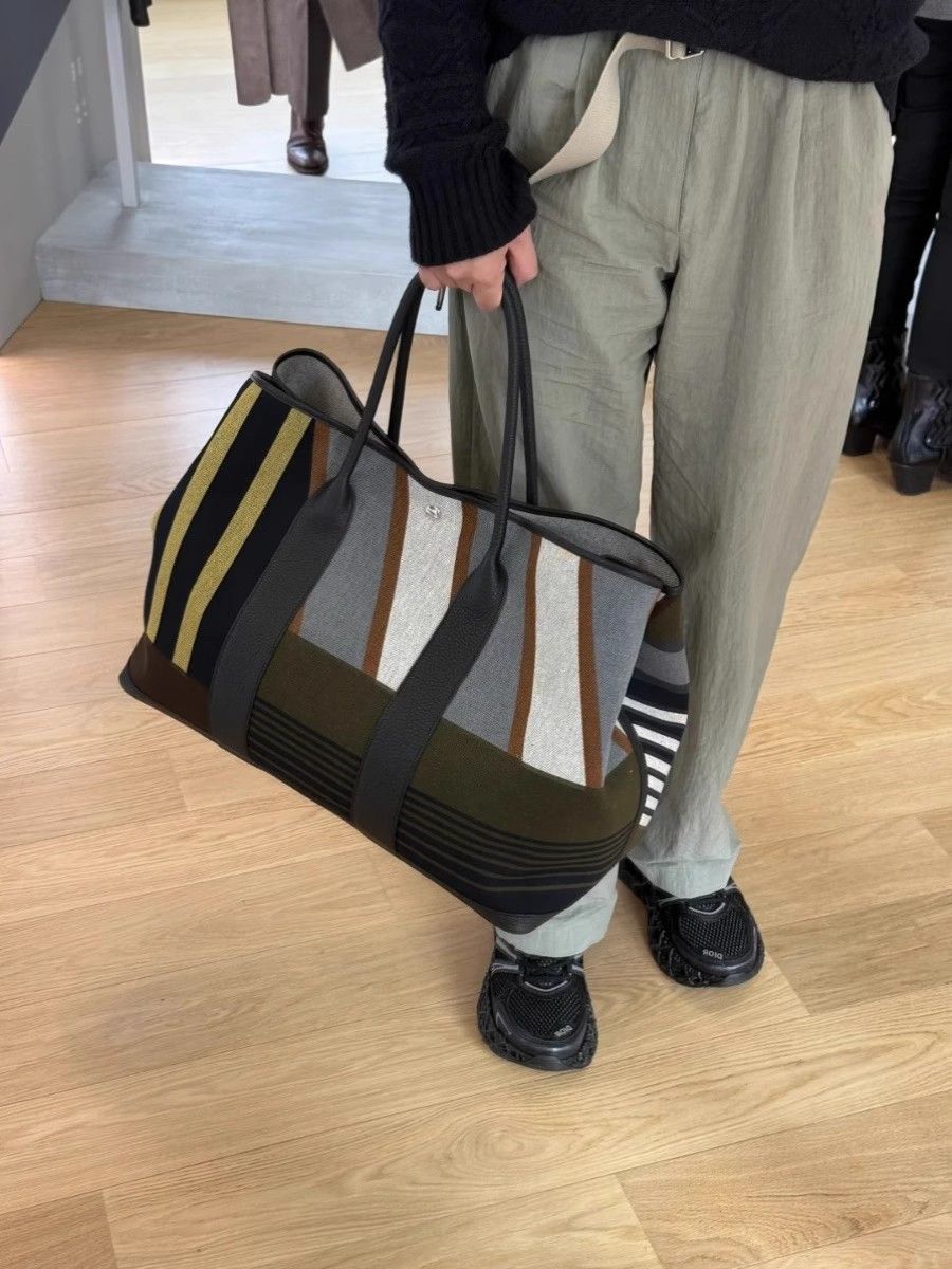 Net Striped Color Collision Pendlerhandtasche mit großer Kapazität, Nischen-High-End-Damentaschen_voghion.com