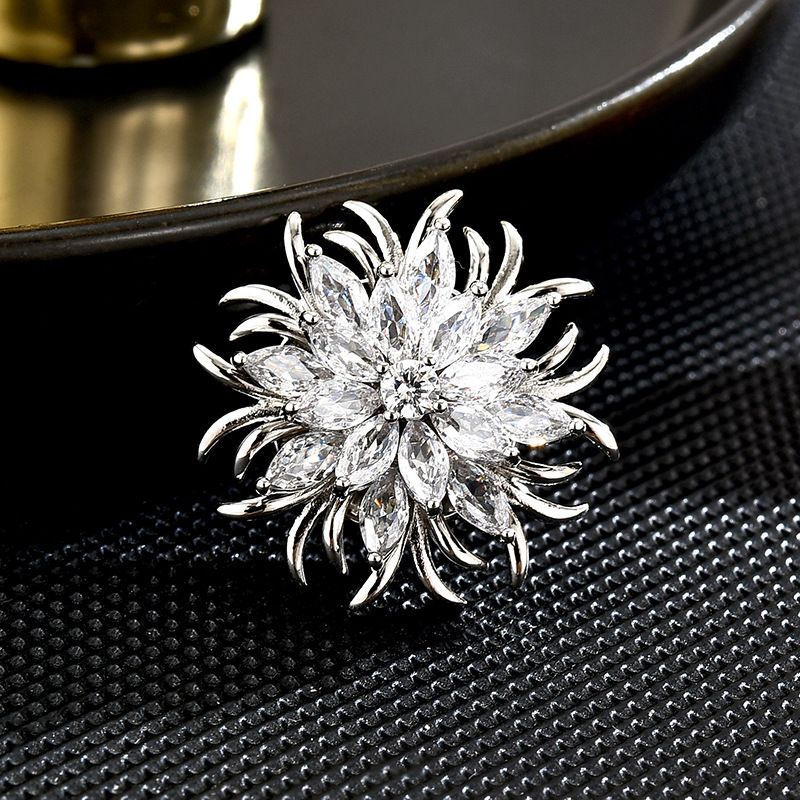 New Classic Elegant Style Versatile Bauhinia Magnetic Buckle Coat Anti glare Pin Brooch Accessories_voghion.com