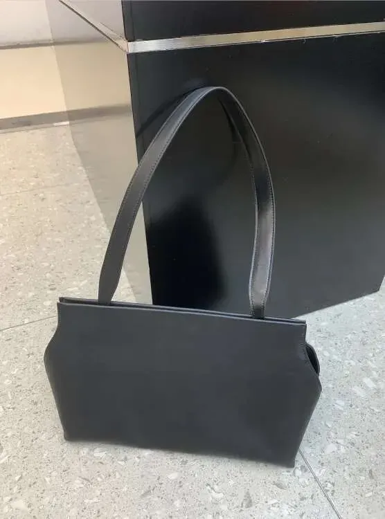 Designer 2025 Niche Design Advanced Sense New Tote Leather Hand Carry Simple Handbag Women Commuting Versatile Large_voghion.com