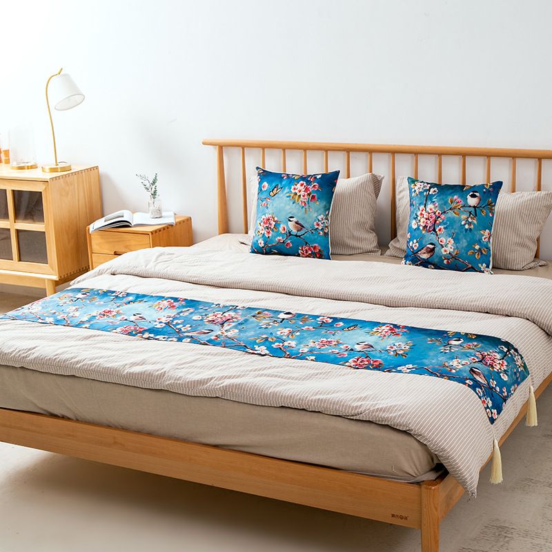 Factory specializing in the production of hotel bed flag New Chinese blue flower and bird cotton linen printing bed towel custom LOGO_voghion.com