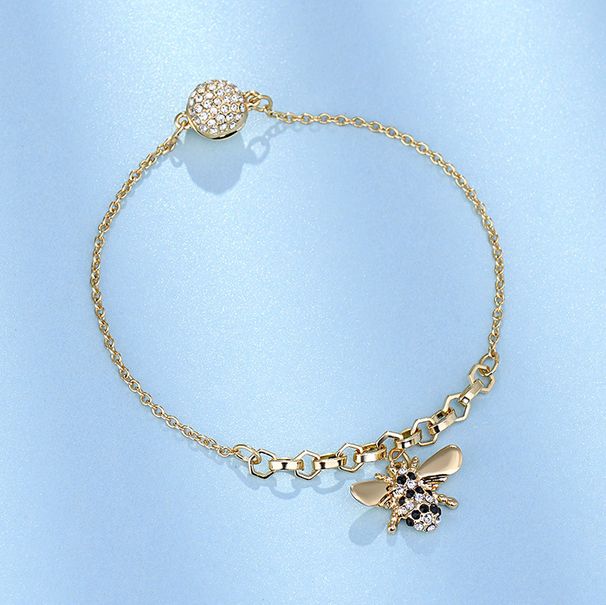 Collana con piccola ape carina e affascinante, moda femminile, con etichetta rotonda cava, elemento ape, catena clavicola, cristallo_voghion.com