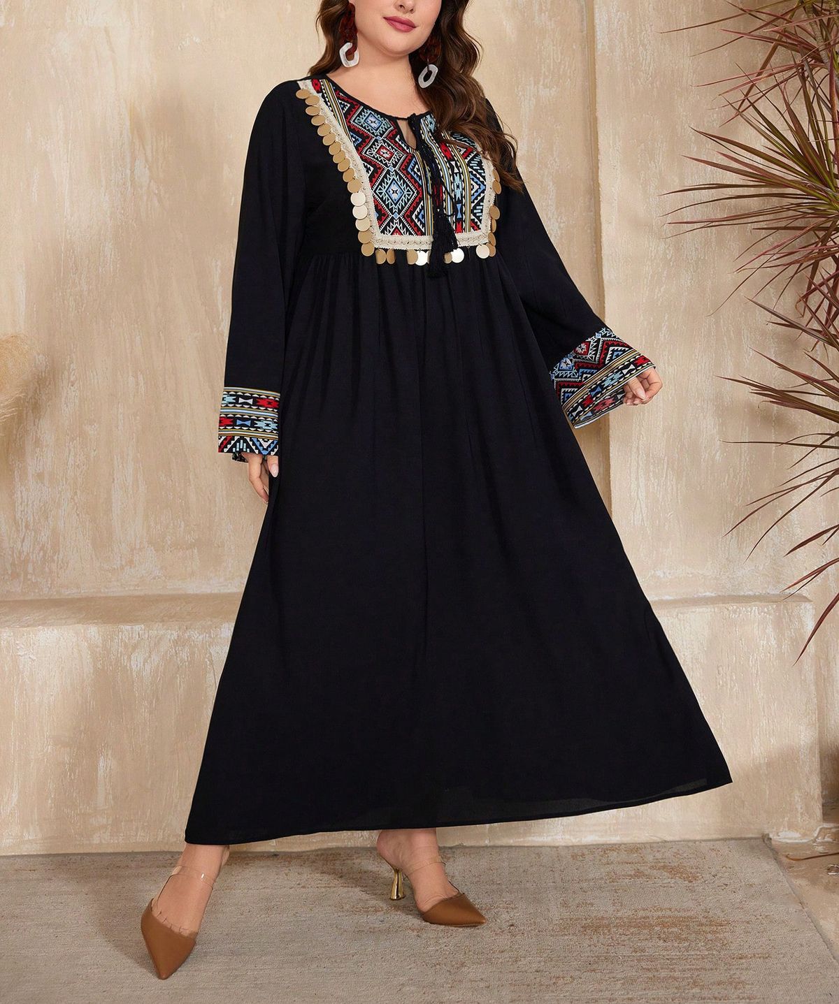 Ethno-besticktes Maxikleid mit Pailletten – Langärmliges A-Linien-Kleid für Damen, Boho-Reisekleid (0XL-4XL, Schwarz)_voghion.com