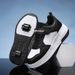 Cross Border E Commerce Kinderlaufschuhe Jungen Mädchen Erwachsene Laufschuhe Doppelrad-Flying-Schuh mit Rad-Rollschuhen_voghion.com