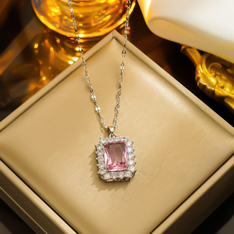 [Titanium Steel] Light luxury micro-inlaid real gold emerald super flash necklace women's new collarbone chain light luxury niche design sense_voghion.com