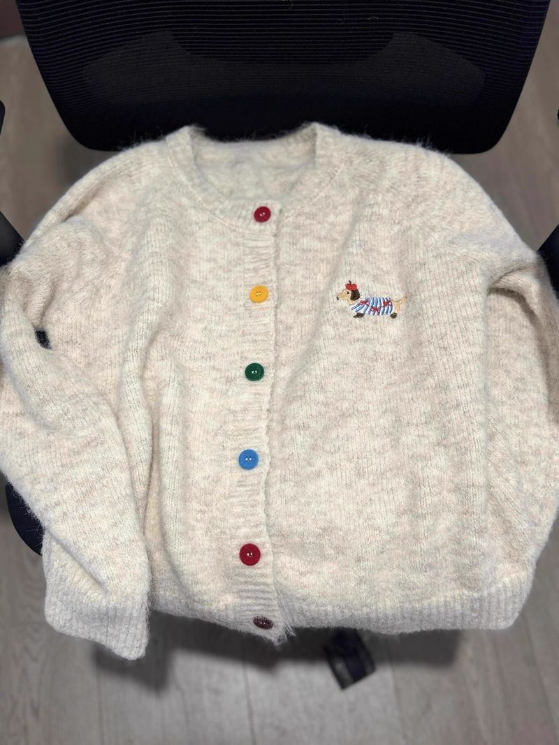 Cardigan de suéter com botões coloridos de outono e inverno, casaco macio e pegajoso bordado, blusa solta versátil e doce para mulheres_voghion.com
