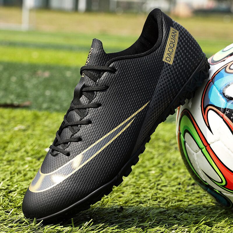 New low top broken nails soccer shoes Children's soccer shoes Youth soccer shoes lightweight_voghion.com