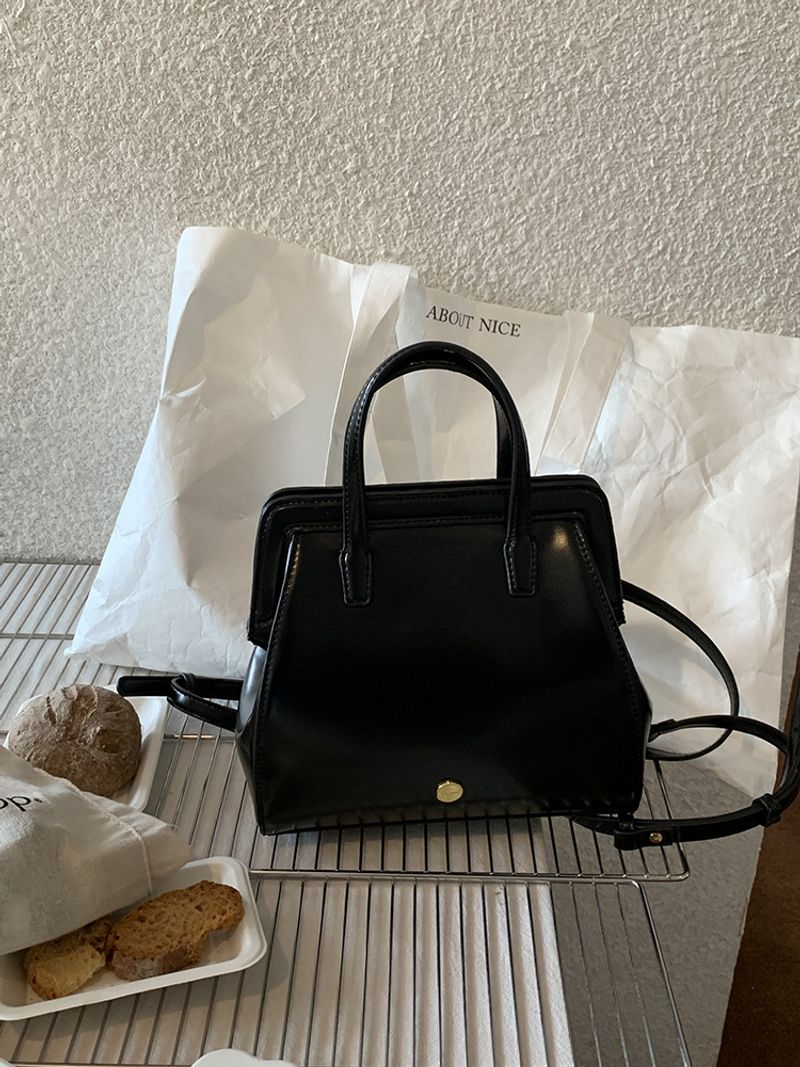 Koreanische Version des neuen Herbst- und Winter-Liner-Damen-Rucksacks, schwarze, leichte Umhängetasche, modische Handtasche, modische Hundert_voghion.com