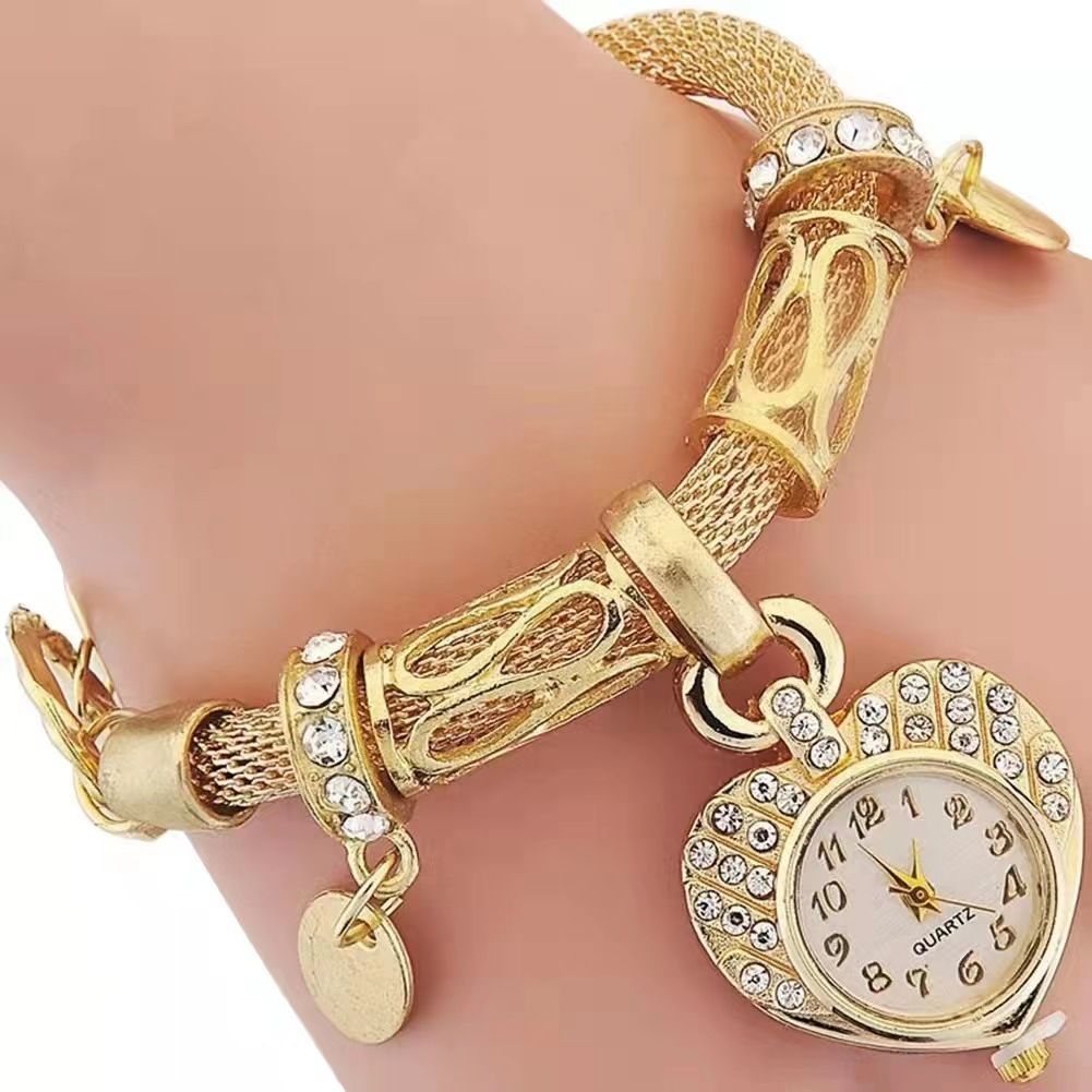 Hot selling hot selling peach heart bracelet watch mesh belt pendant love heart overseas retro peach heart steel belt bracelet quartz watch_voghion.com
