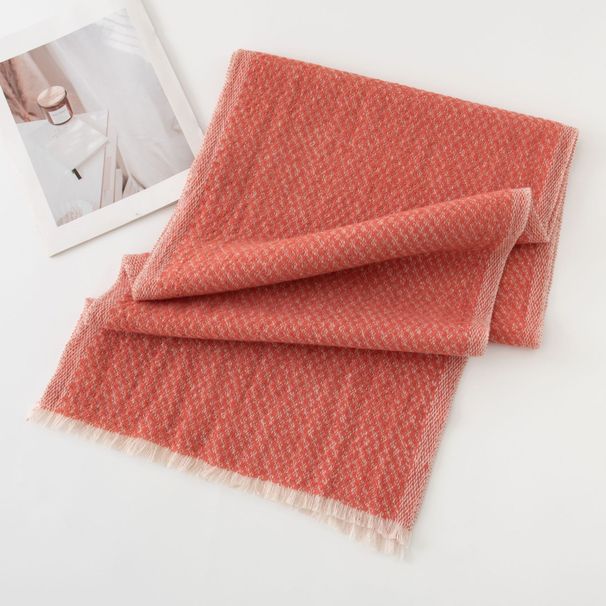 100% wol voor warmte in de herfst en winter, modieus en veelzijdig vrouwendesign, niche sjaal met ruitjesmotief en kwastjesmotief_voghion.com