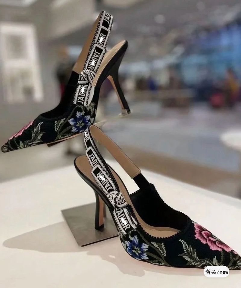 D Rose geborduurde schoenen 2024 zomer nieuwe strik letter puntige teen ondiepe mond kat hak elastische bad sadals voor_voghion.com