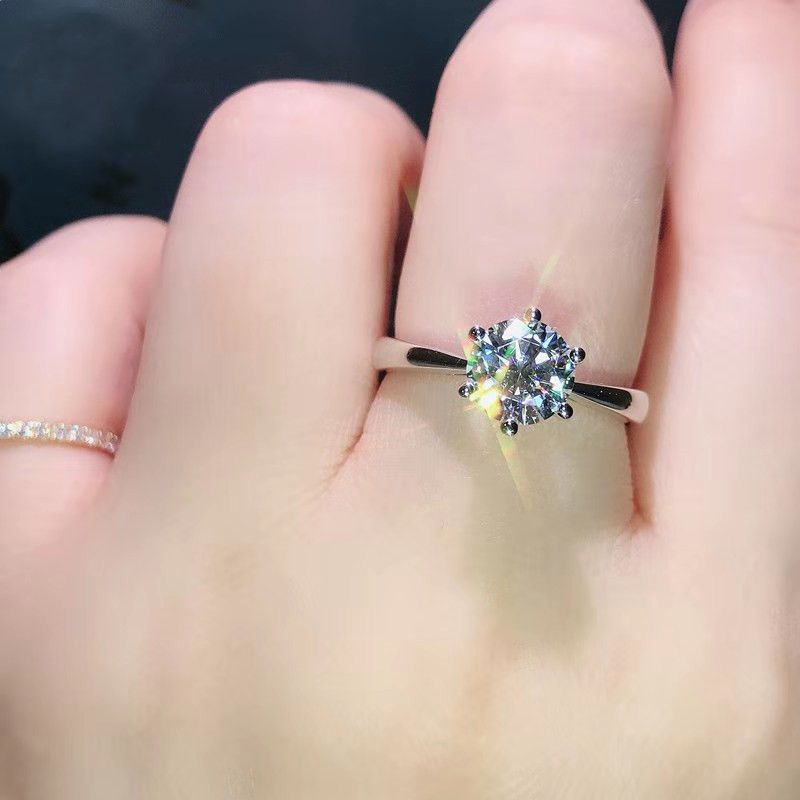 Diamant synthétique haut de gamme à six griffes pour femme, style couple simple et tendance, demande en mariage en moissanite_voghion.com