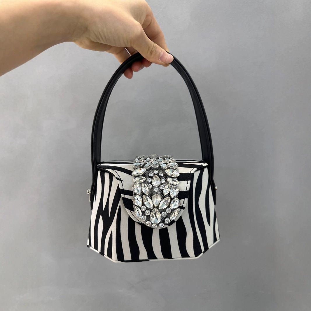 2025 Kadın Taşlı Küçük Kare Omuz Çantası_voghion.com