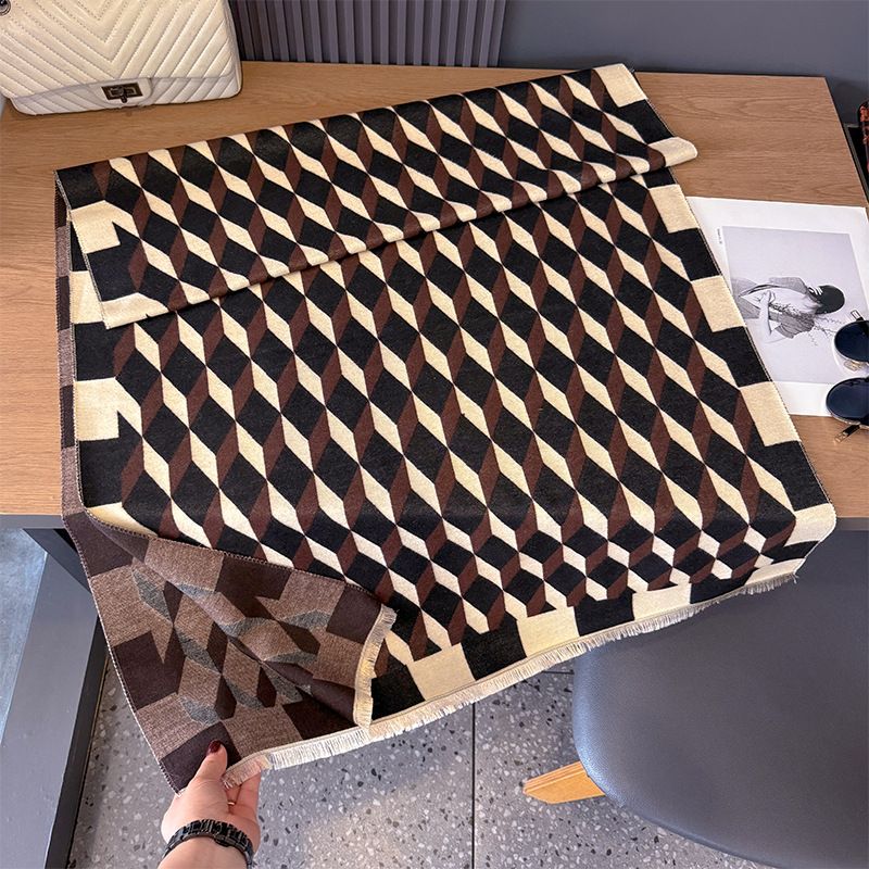 Sciarpa di alta qualità personalizzata stampata con motivo a quadri in cashmere semplice a rombi autunno/inverno 2024 per donna_voghion.com