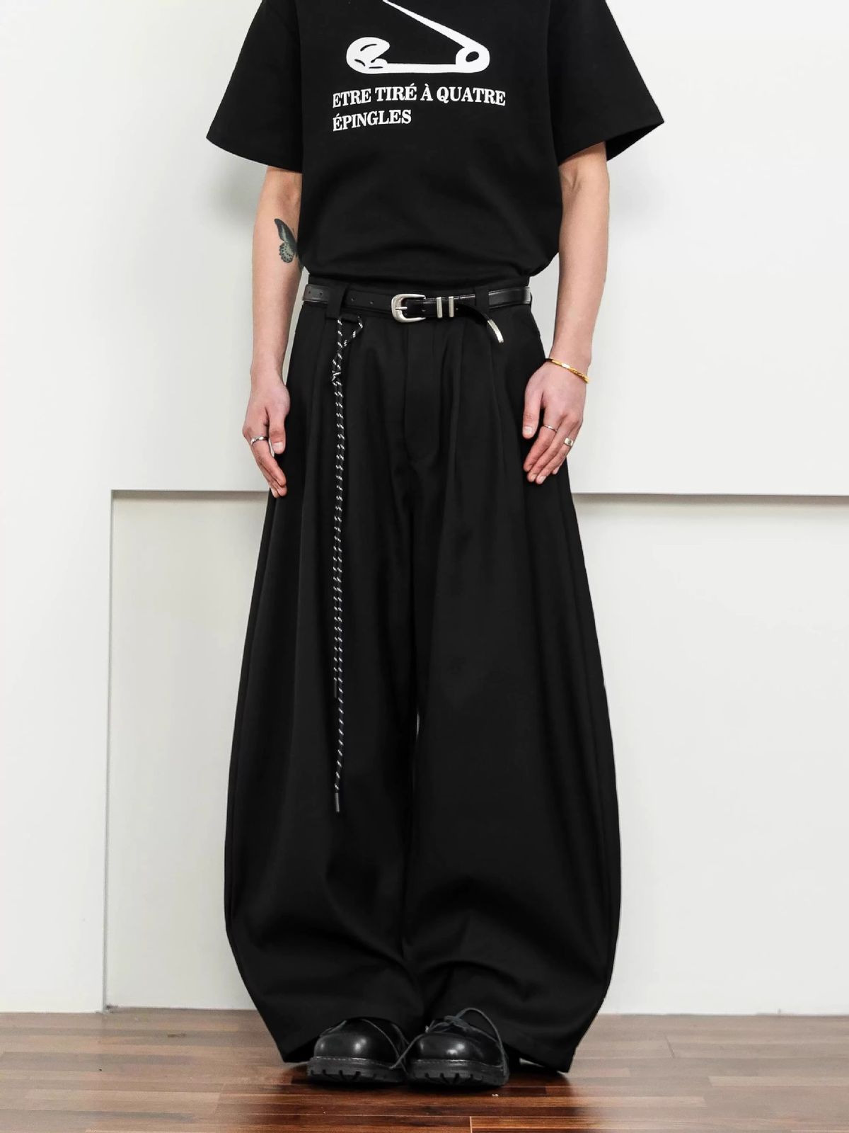 Unisex American Vintage Double-Pleat Trousers - Relaxed Fit Scythe Hem Pants With Clean Aesthetic & Fluid Drape_voghion.com