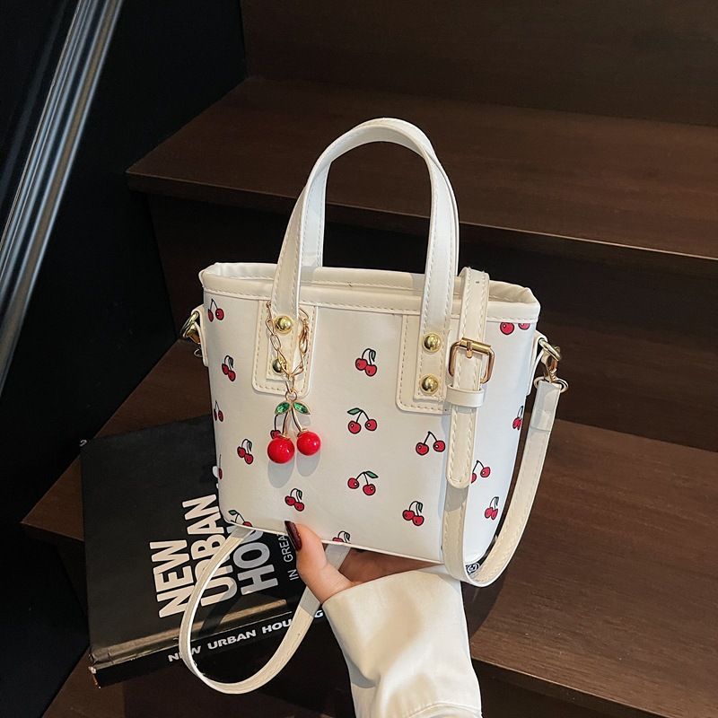 Neue 2025 Kirsche Handtasche Mode Große Kapazität Niedlich Pendler Schulter High-End Eimer Tasche_voghion.com