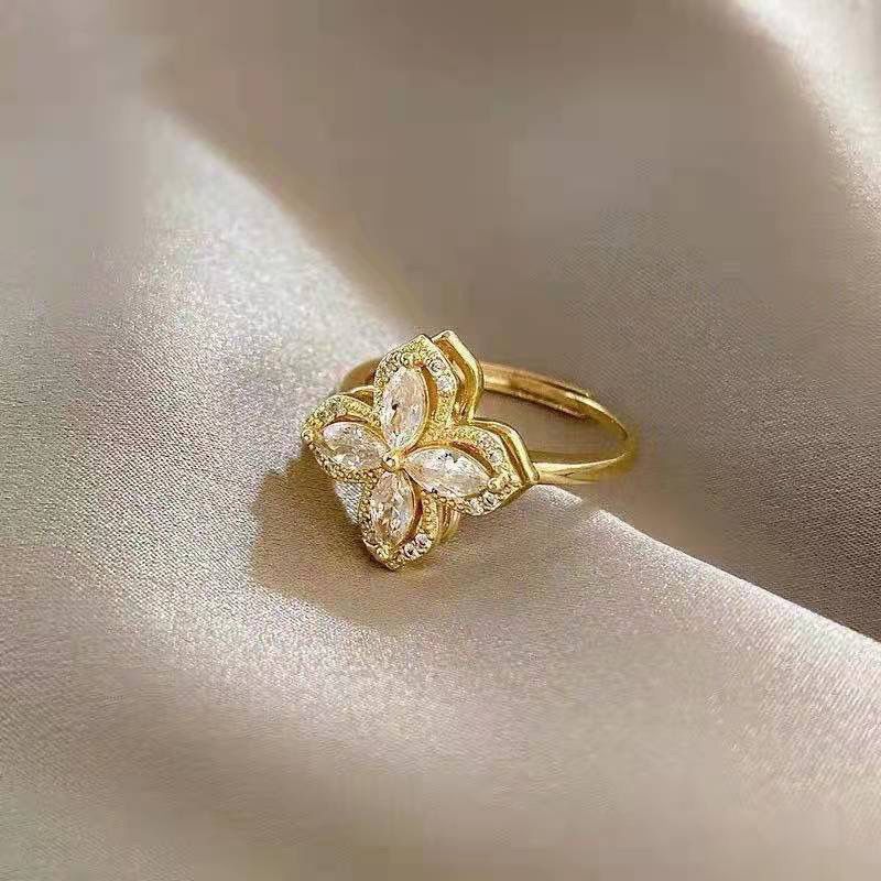 Orecchini a bottone, collana, set di anelli, 2024 Lucky Turn, set di gioielli con petali rotanti, set da 3 pezzi_voghion.com