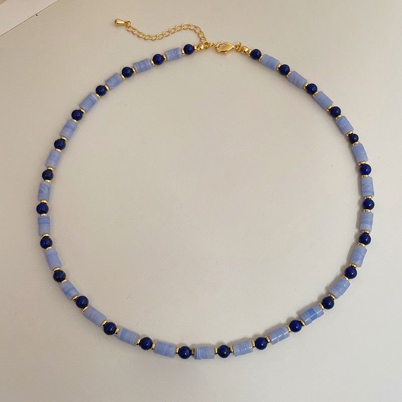 Moodne, kerge ja luksuslik, minimalistlik lapis lazuli helmestega kaelakee, peen ja luksuslik kevadel ja suvel, looduskivi_voghion.com