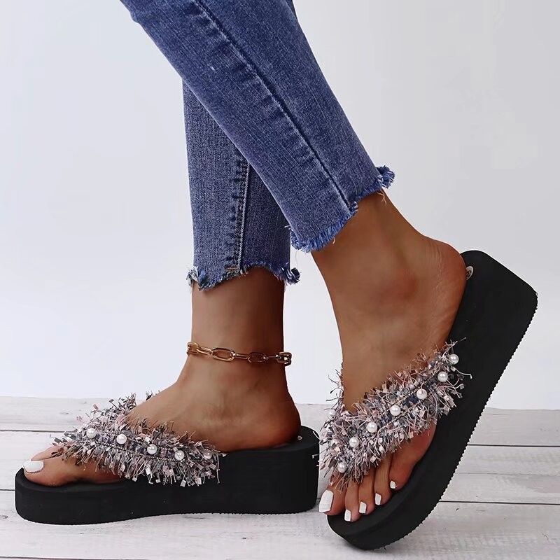 Sandali piatti infradito con frange e perle per donna_voghion.com