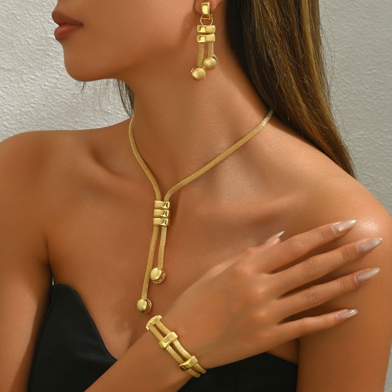 Set di gioielli da donna, set di gioielli alla moda per signore, collana lunga galvanica, orecchini con nappe geometriche, bracciale versatile per donna_voghion.com
