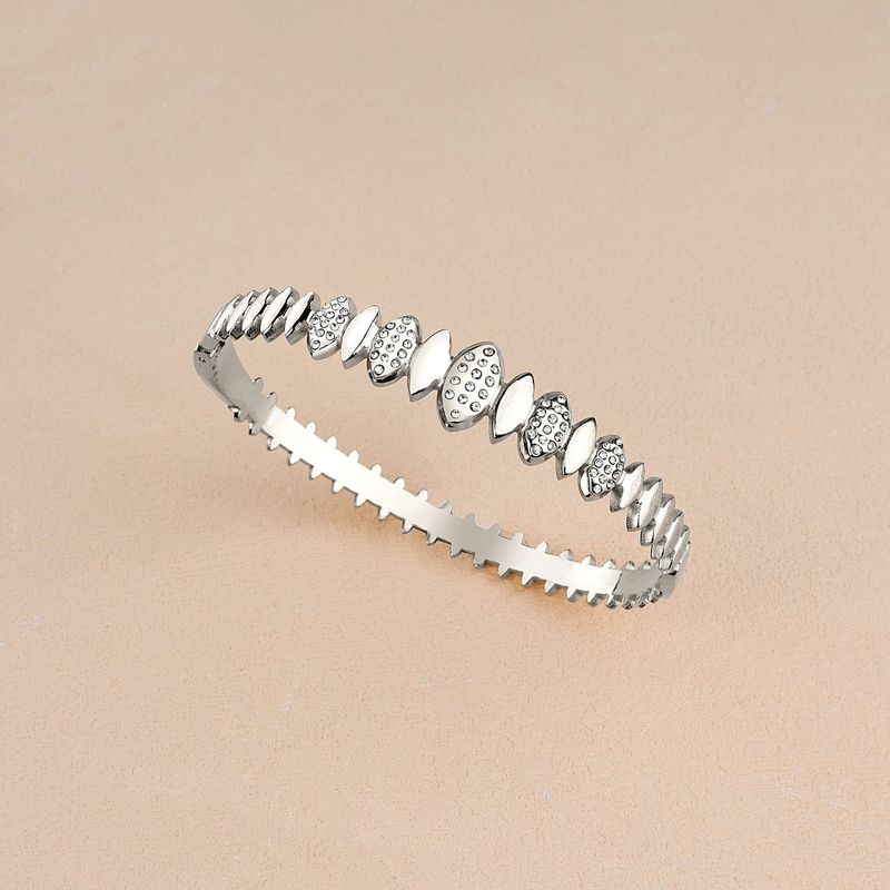 Bracciale da donna in acciaio al titanio semplice con diamanti incastonati_voghion.com