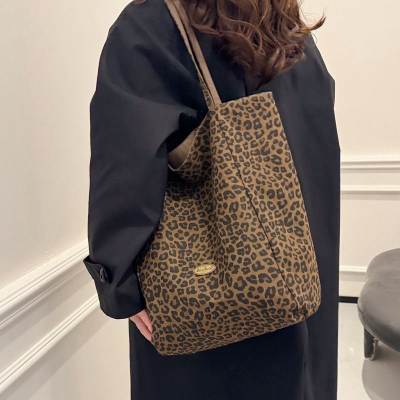 Spring And Summer New Niche Design Plaid Canvas Casual Large Capacity Reversible Double Shoulder Women's Commuter Handbag Fashionable Hundred_voghion.com