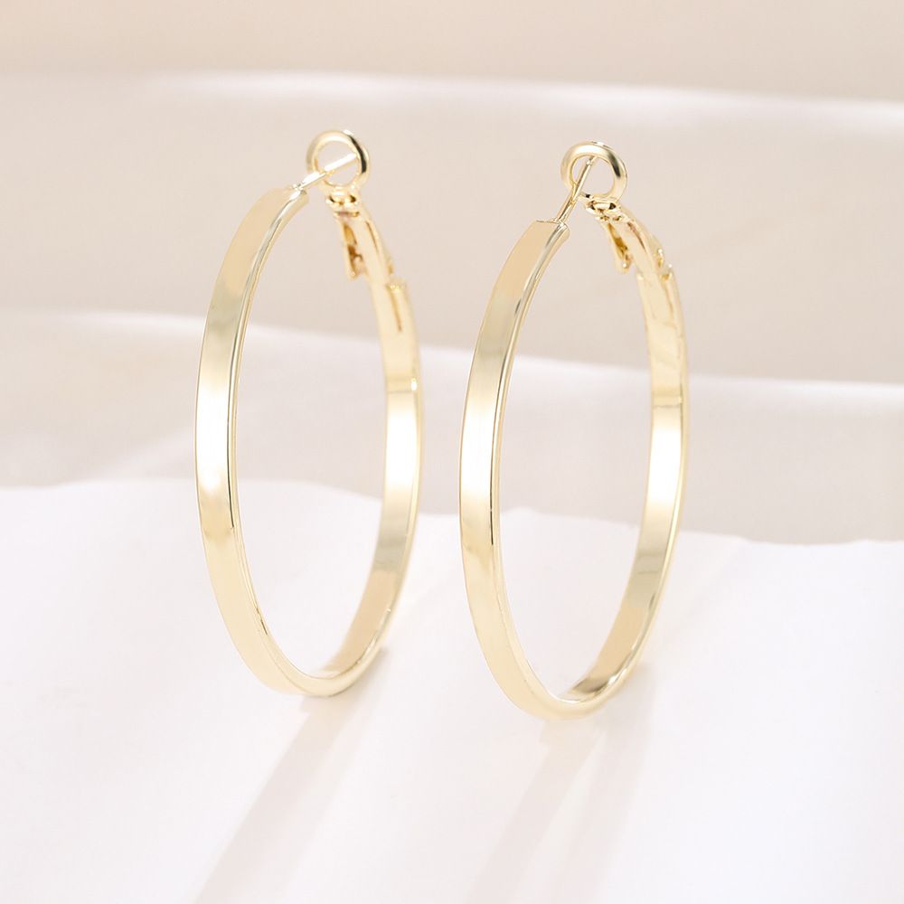 Orecchini piatti esagerati in metallo con cerchio liscio classico Silver Needle_voghion.com