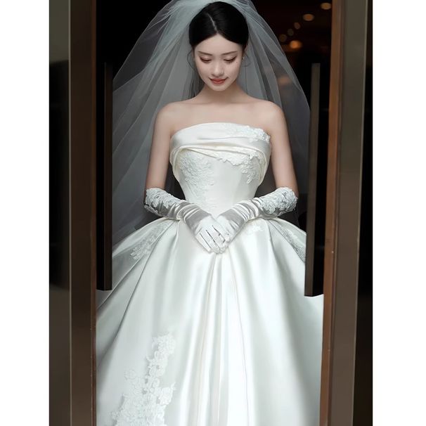 Elegantes Satin-Brautkleid – Trägerloses Vintage-Brautkleid in A-Linie mit Prinzessinnenärmeln und Spitzendetails – Formelles Kleid mit hoher Taille für die Braut_voghion.com