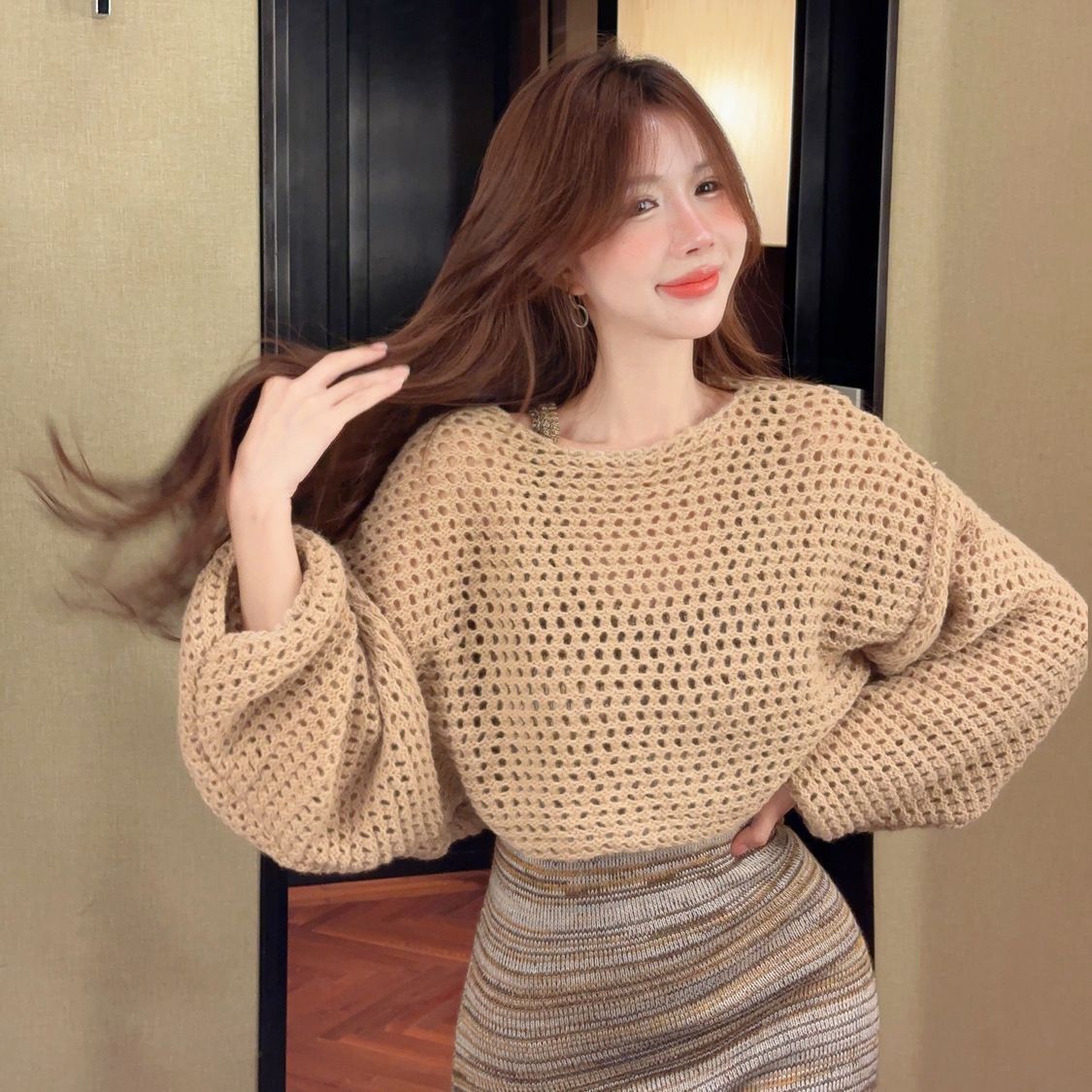 Sanfte, faule Netzbluse im Herbst-High-End-Stil, mit Riemen und Quaste, langes Kleid, Cardigan-Set_voghion.com