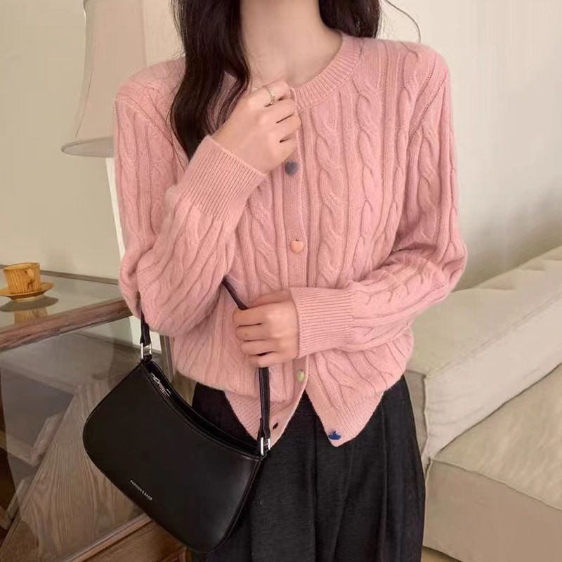 Cardigan vintage in morbida maglia con bottoni a cuore e punto treccia - Maglione oversize comodo per donna in tonalità pastello e intense_voghion.com