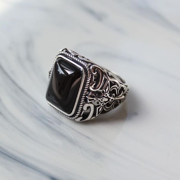 Anello da uomo in argento tailandese con onice nero aperto, design creativo_voghion.com