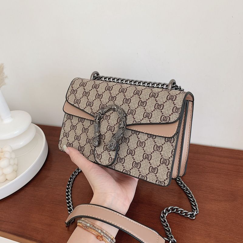 Modische Dionysische Tasche Für Frauen 2024 Neue Retro Gedruckte Kettentasche Beliebte Achseltasche Diagonale Schulter Kleine Quadratische Tasche_voghion.com