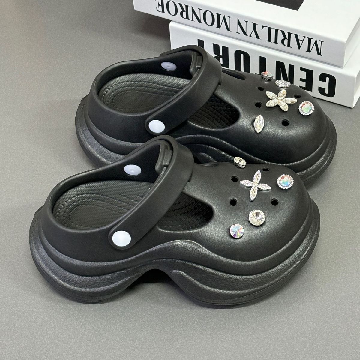 Zapatos de suela gruesa perforados para mujer que aumentan su altura, sin olor, punteras antideslizantes para la playa, modernos y..._voghion.com