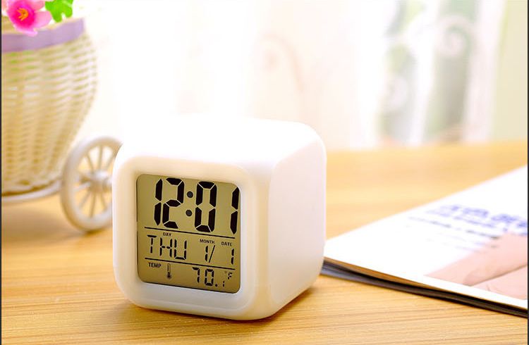 Mood-Changing LED Alarm Clock With 7 Color Shifts - Modern Digital Clock With Soft Wake-Up Light, Battery Powered, Simple Design For Bedroom & Office​_voghion.com