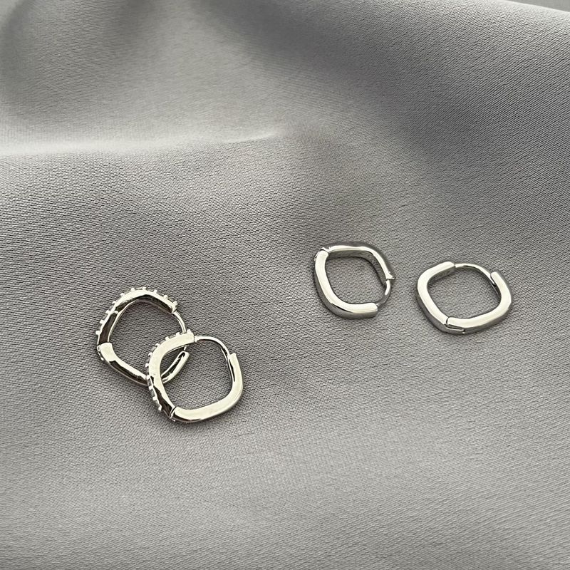 Orecchini in argento a quattro pezzi con zirconi micro-intarsiati a forma di diamante, stile cool di alta qualità, orecchini alla moda e versatili, orecchini a bottone_voghion.com