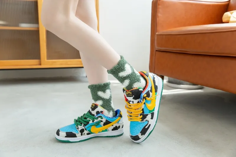 Chaussettes d'hiver en polaire corail pour femmes, sans perte de cheveux, dessin animé d'amour, peluche, épaissies, chaudes, style japonais, sommeil, confinement, chaussettes de sol_voghion.com