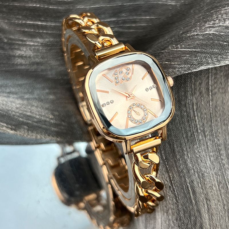 Damenuhren Klassische quadratische Kettenuhr Damen Hohlarmband Quarzuhr Nischenlicht Luxusuhr_voghion.com