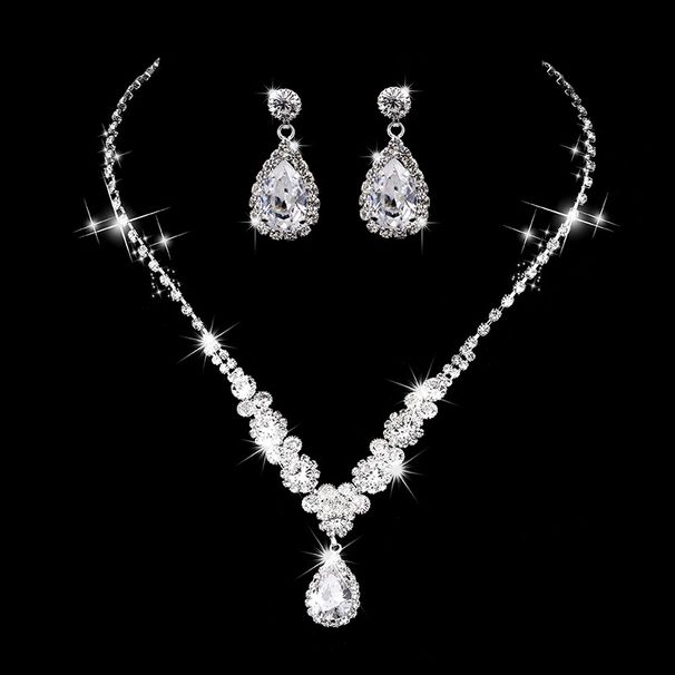 Designer Sposa Abito da sposa Set di gioielli Set di tre pezzi Brillante strass Zircone Angelo Collana con orecchini a goccia Bracciale_voghion.com