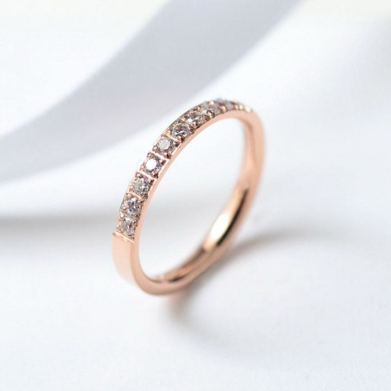 Anello minimalista giapponese e coreano in titanio con intarsi CNC in acciaio e semicerchio con dieci diamanti in oro rosa, femminile_voghion.com