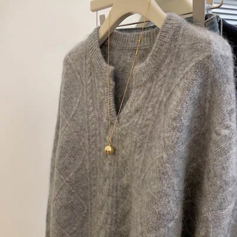 Hochwertiger, grauer, dicker Pullover aus Waschbärfleece mit V-Ausschnitt und Fried Dough Twists für Damen im Herbst und Winter_voghion.com